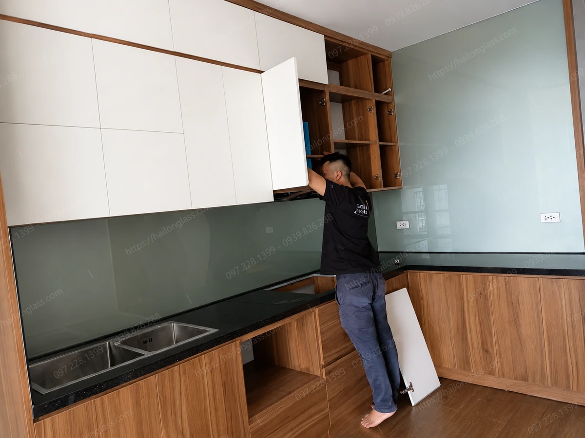 Thi công kính ốp bếp cường lực cao cấp tại Nam Từ Liêm