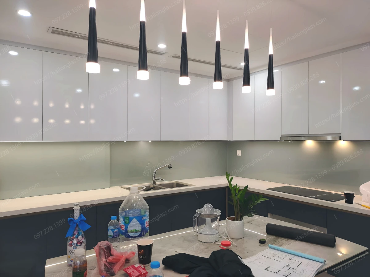 Thi công kính ốp bếp cường lực cao cấp tại Ba Đình