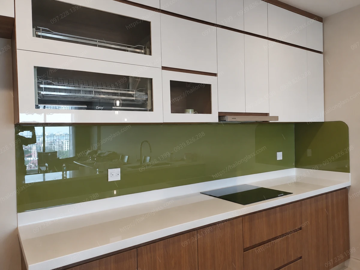 Công trình kính cường lực ốp bếp an toàn tuyệt đối ở Hoàng Mai