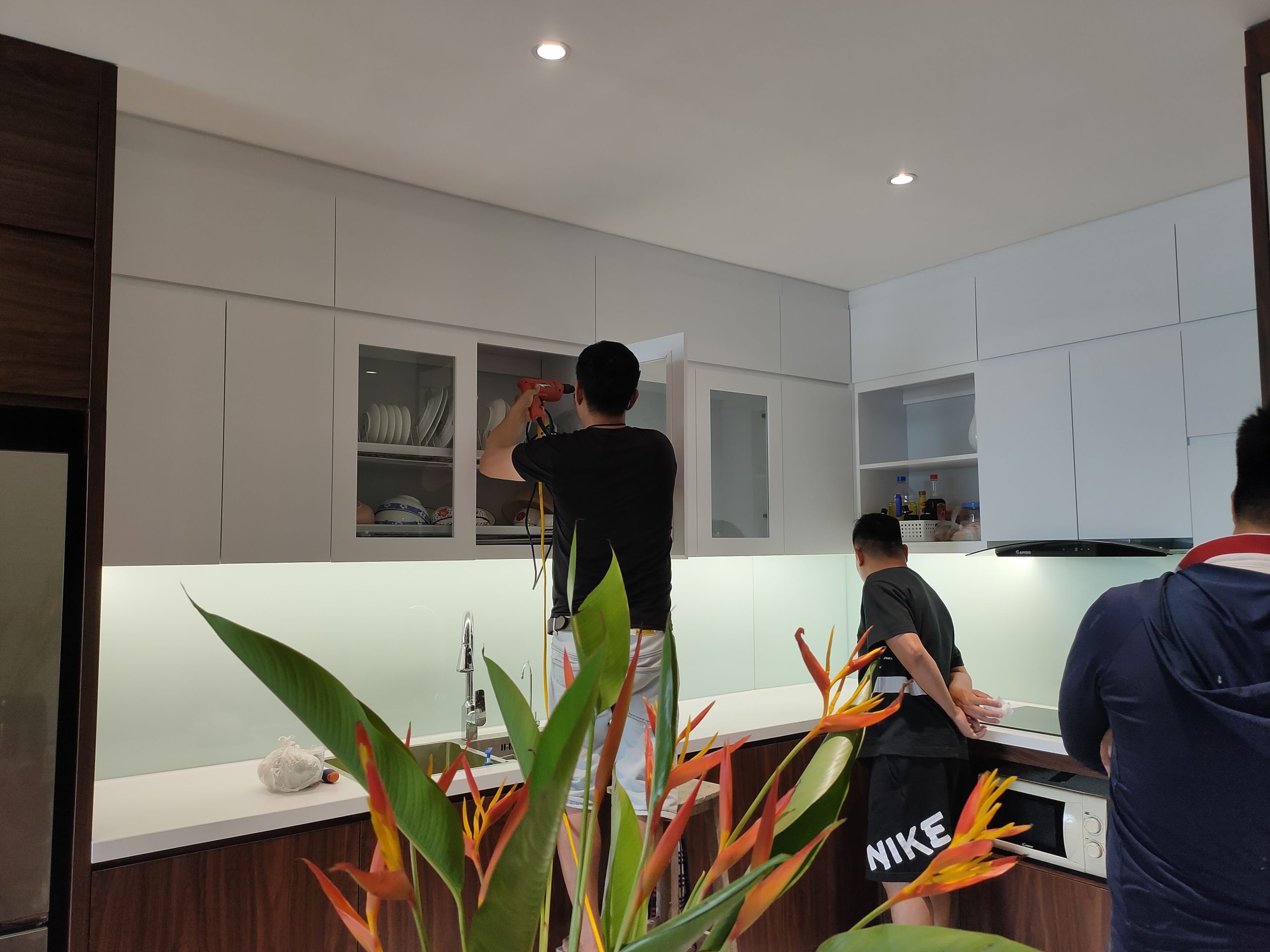 CTTB Kính Ốp Bếp Màu Trắng Sữa Thi Công Tại Nghiêm Xuân Yêm