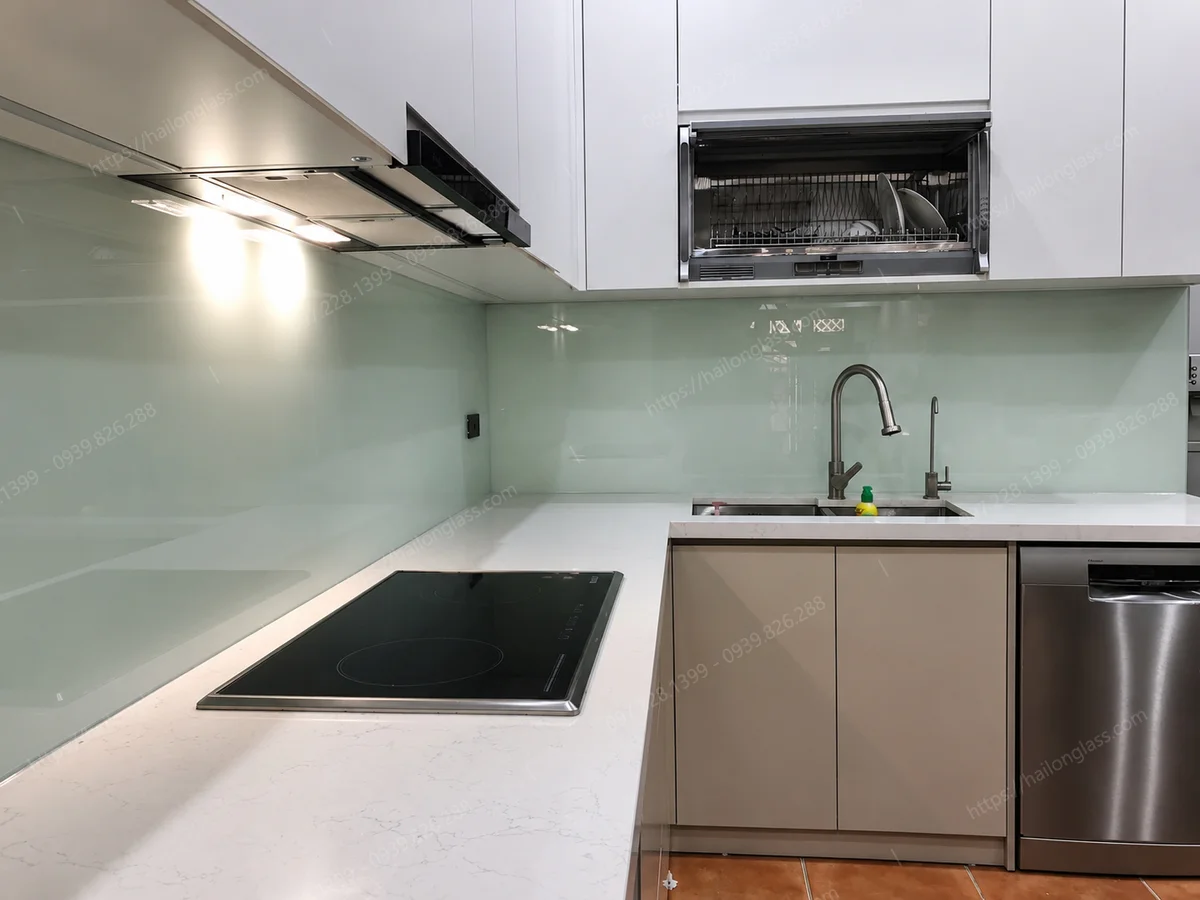 Mẫu kính bếp sơn nhiệt mã màu 4340 thi công tại Lương Yên