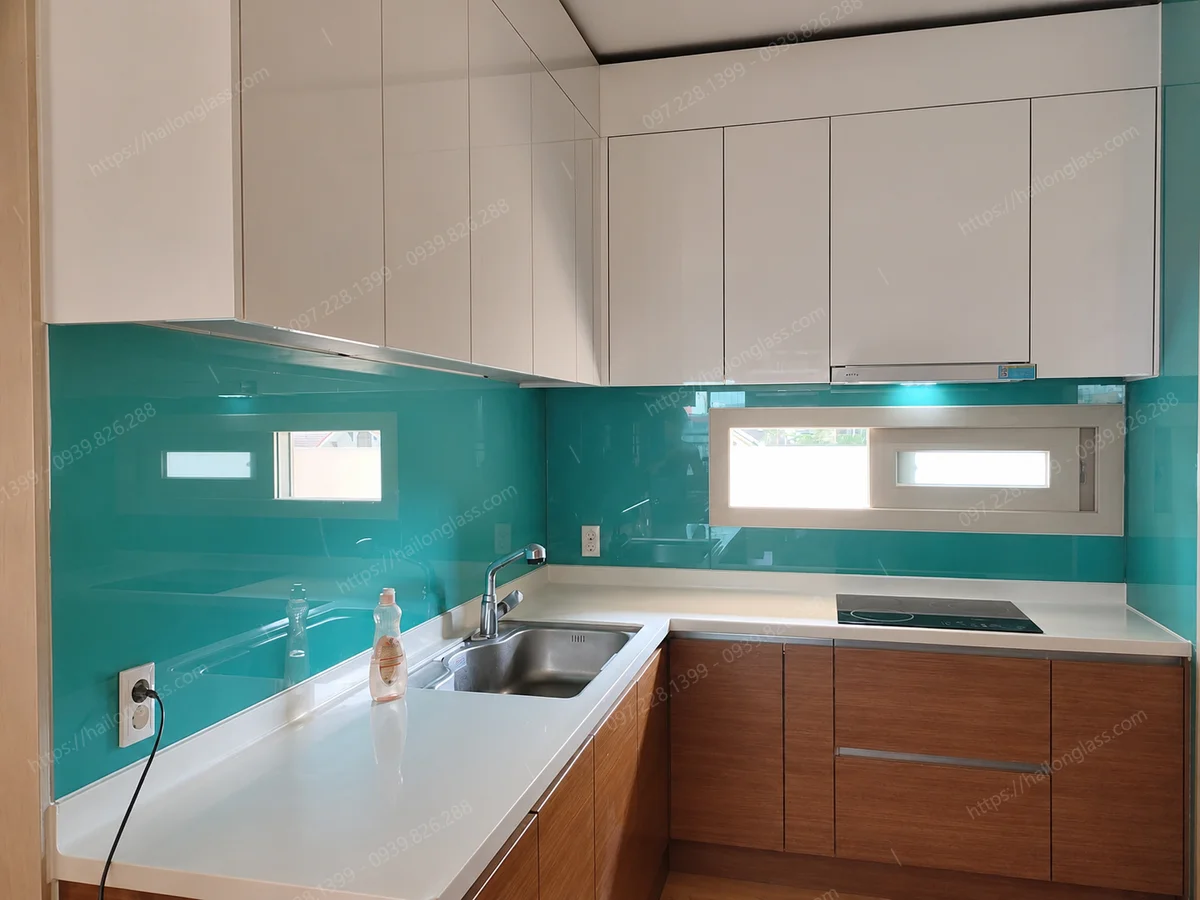 Mẫu kính bếp sơn nhiệt mã màu 4411 thi công tại Booyoung Mỗ Lao
