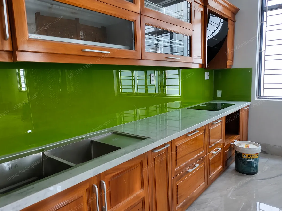 Kính bếp xanh non tại Đông Anh