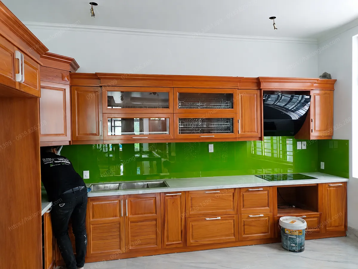 Kính bếp xanh non tại Đông Anh