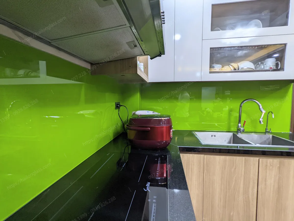 Kính bếp xanh non trơn tại Thanh Hà