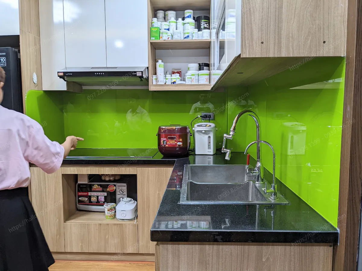 Kính bếp xanh non trơn tại Thanh Hà
