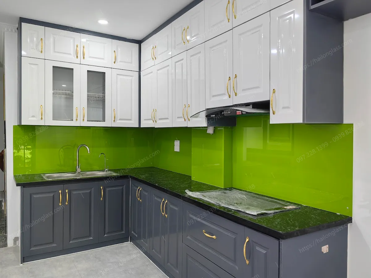Kính bếp xanh non tại Thanh Trì