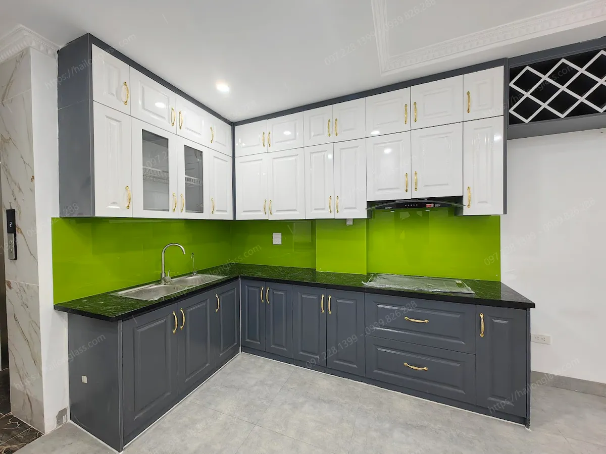 Kính bếp xanh non tại Thanh Trì