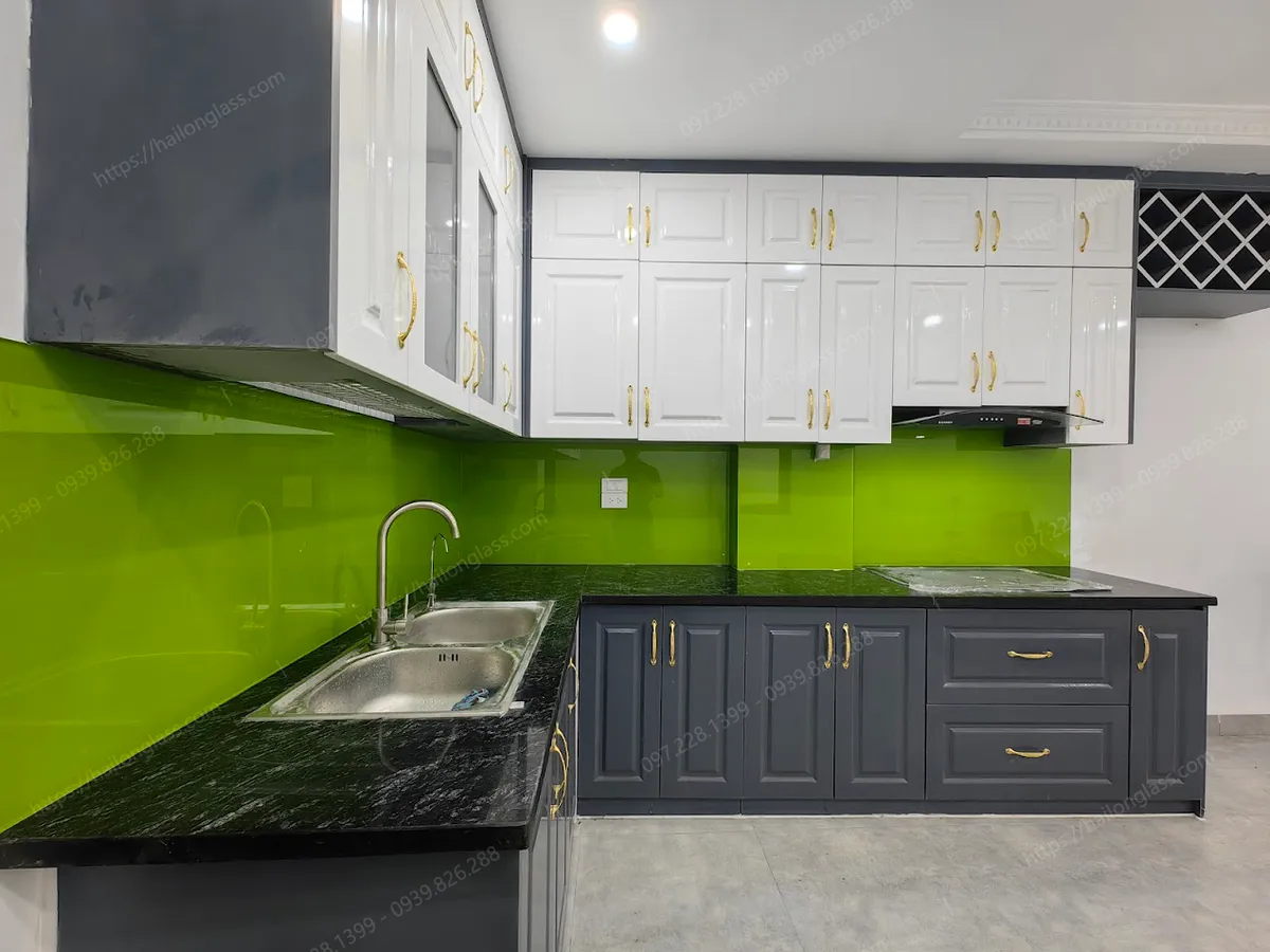 Kính bếp xanh non tại Thanh Trì
