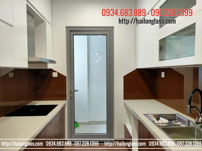 Kính Cường Lực Ốp Tường Bếp Màu Nâu