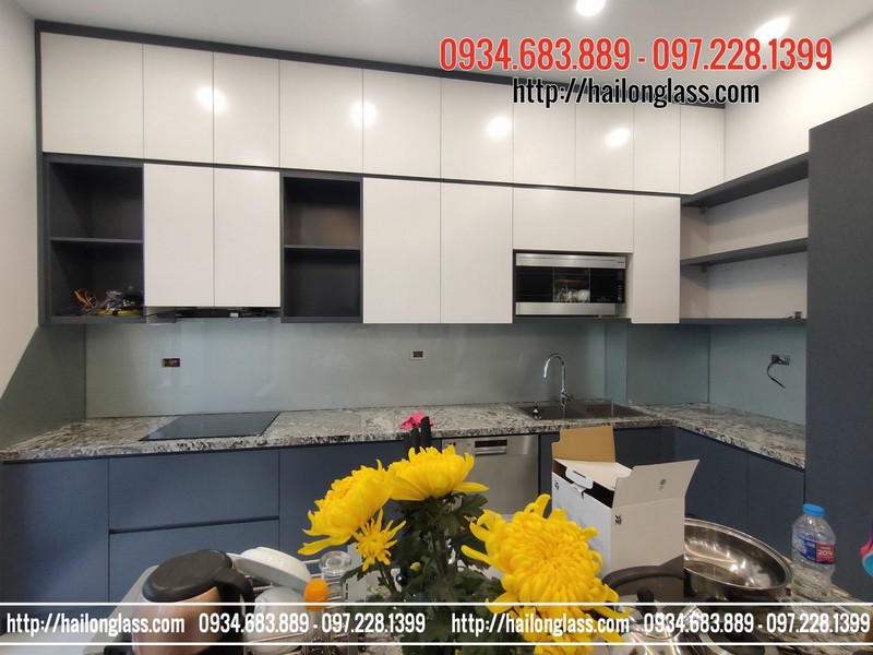 Kính Ốp Bếp Ánh Bạc