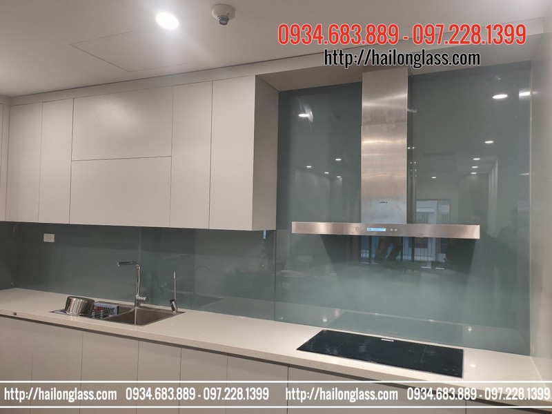Kính Cường Lực Ốp Bếp Màu Ghi tại 136 Hồ Tùng Mậu