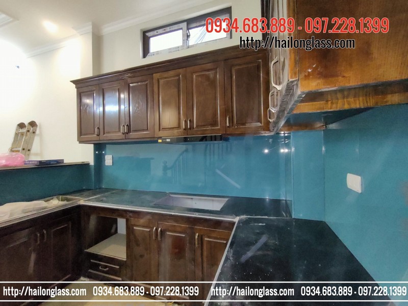 Kính Sơn Màu Ốp Tường Bếp Xanh Lơ tại 67 Nguyễn Văn Cừ