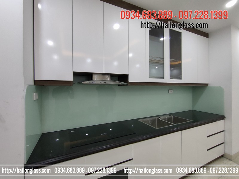 Kính Ốp Bếp Màu Trắng Xanh