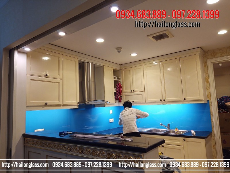 Kính Sơn Màu Ốp Bếp Xanh Dương tại VinCom Bà Triệu