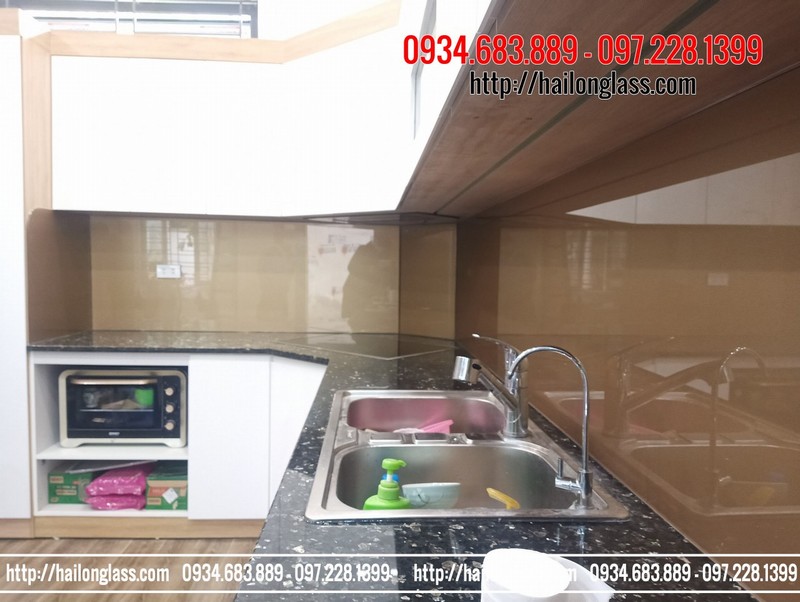 Kính Ốp Bếp Màu Ánh Vàng