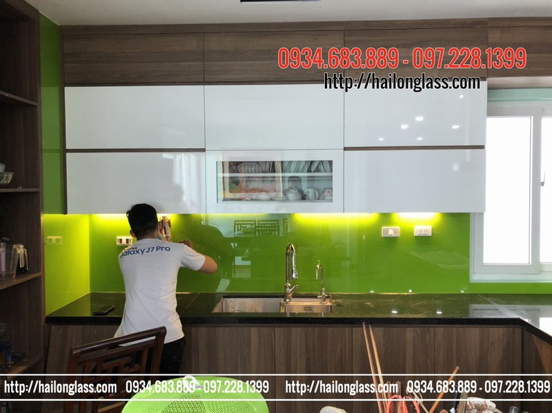 Kính Ốp Bếp Sơn Màu Xanh Non 2