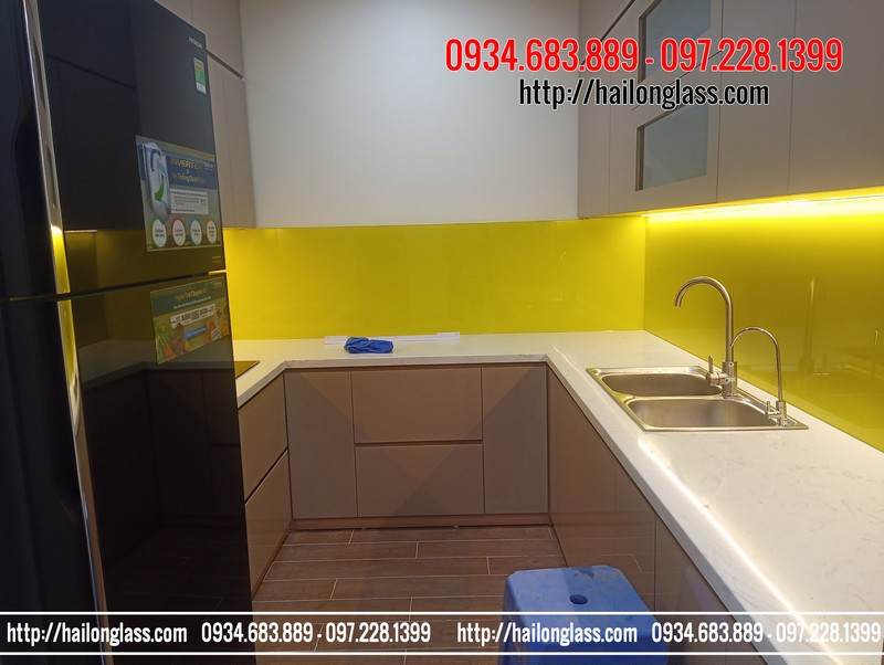 Kính Ốp Bếp Sơn Màu Vàng Chanh