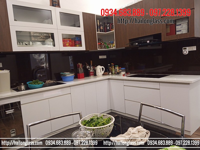 Kính Ốp Bếp Màu Nâu