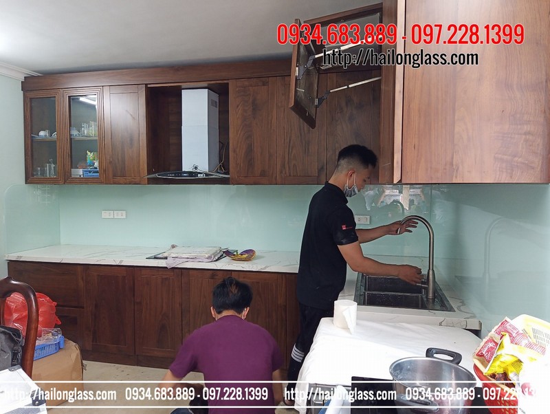 Kính Ốp Bếp Trắng Sữa tại La Khê