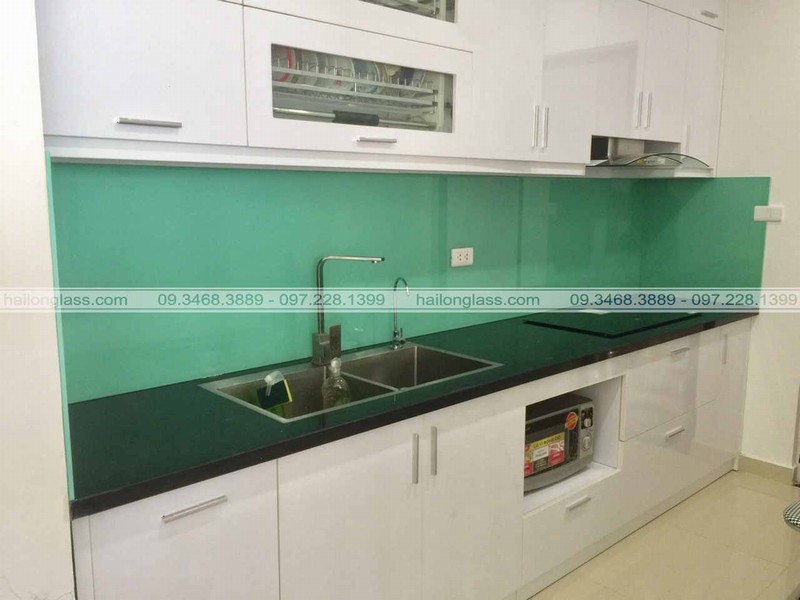 Kính ốp bếp màu xanh ngọc