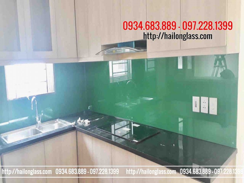 Kính ốp bếp màu xanh lá