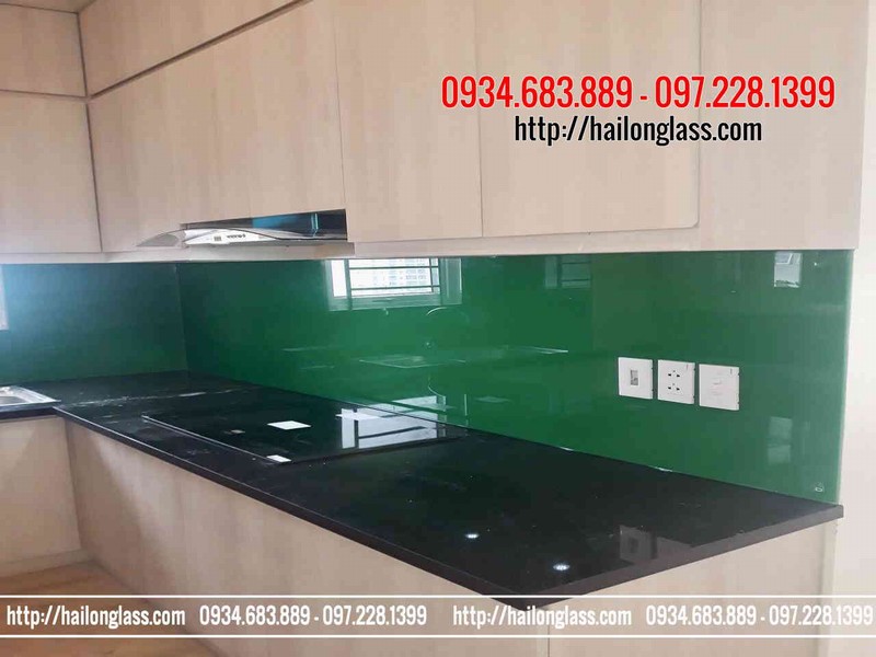 Kính ốp bếp màu xanh lá