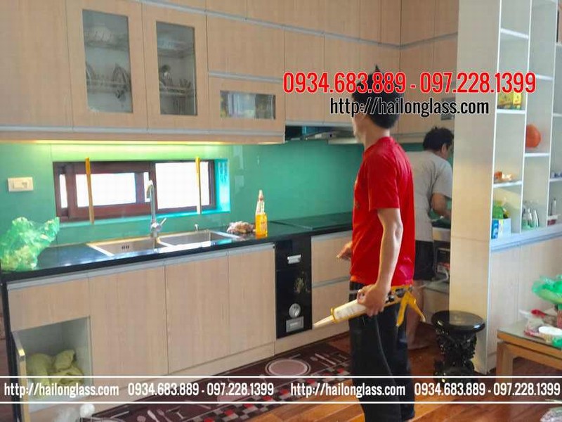 Báo giá Kính Ốp Bếp Đẹp Màu Xanh Ngọc thi công tại CC Lạc Hồng - Tây Hồ