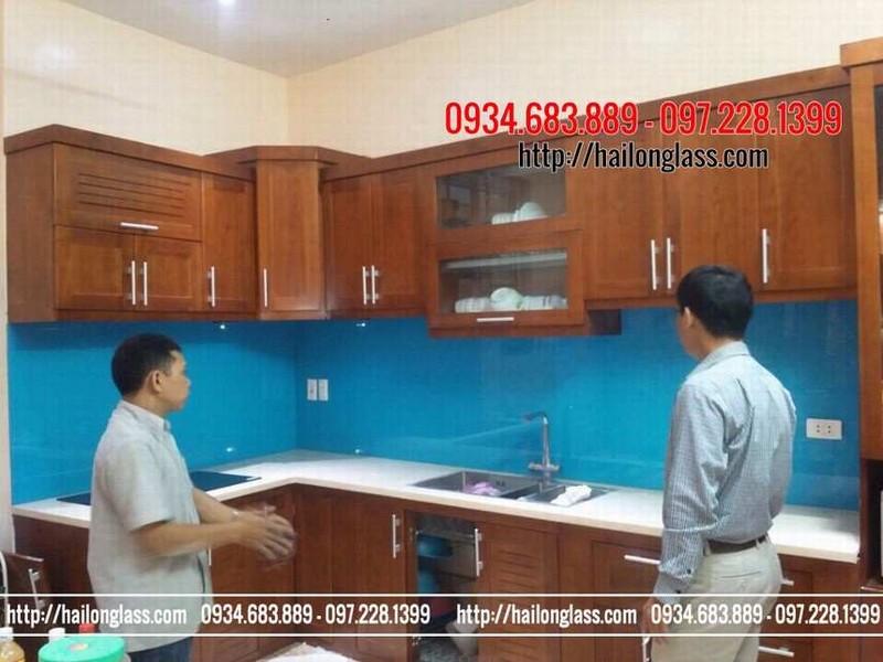 Kính ốp bếp màu xanh dương