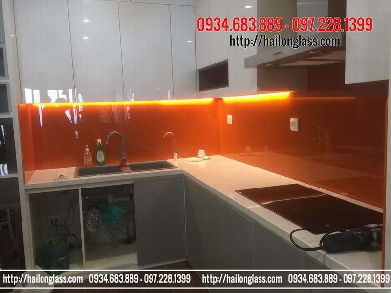 Kính ốp bếp màu cam đỏ