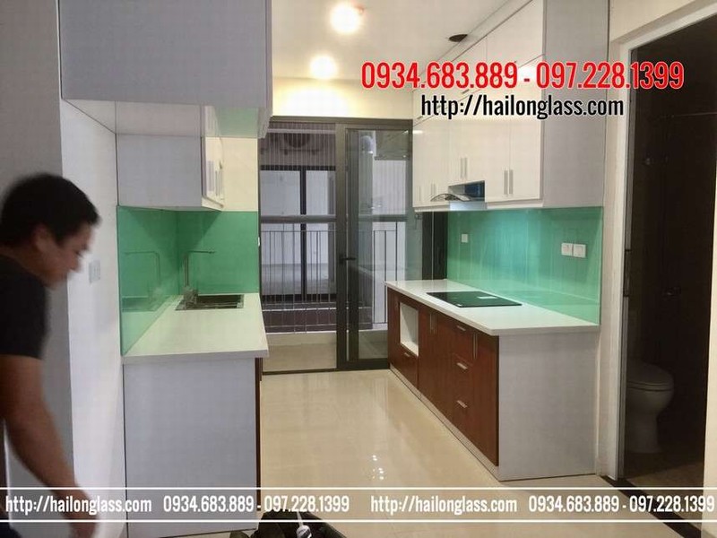Kính ốp bếp màu xanh ngọc