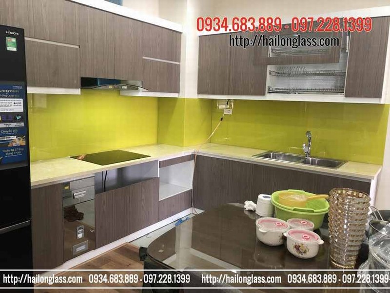 Kính ốp bếp màu vàng chanh
