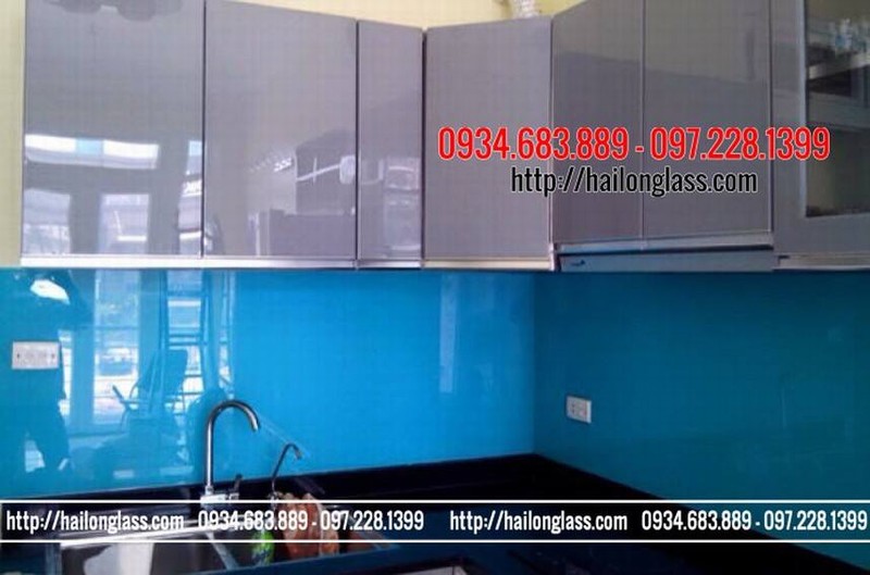 Kính ốp bếp màu xanh dương