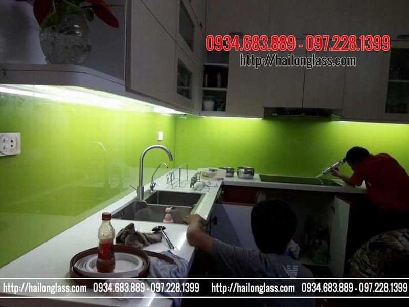 Kính Ốp Bếp Màu Xanh Non thi công tại CC Bắc Hà - Lê Văn Lương - Hà Nội