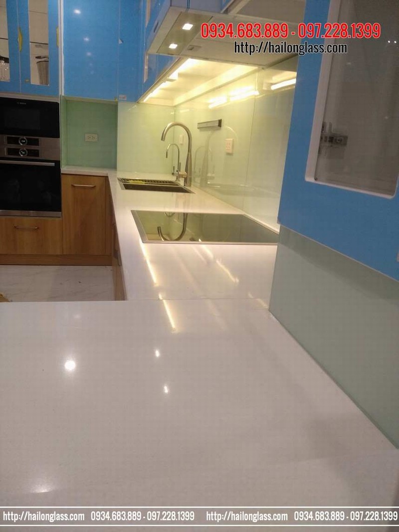 Báo Giá Kính Ốp Bếp Sơn Màu Trắng Xanh thi công tại Ciputra - Tây Hồ - Hà Nội