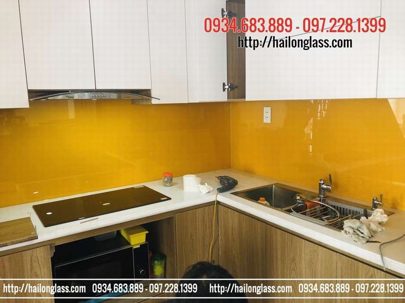 Kính Sơn Màu Ốp Bếp Màu Vàng Thư