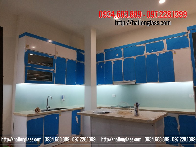 Giá Kính Cường Lực Ốp Bếp Màu Trắng xanh