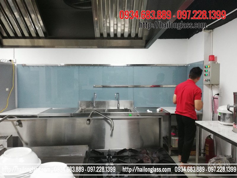Những Màu Kính Ốp Bếp Đẹp - Kính Ốp Bếp Màu Ghi
