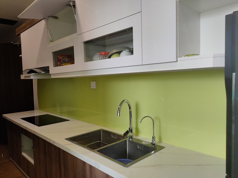 Kính ốp bếp Vàng Sữa